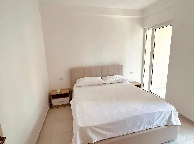 Pine Breeze Gjiri I Lalezit Апартаменты *